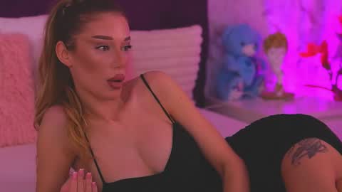 EllinaNuria online show from April 13, 3:55 am