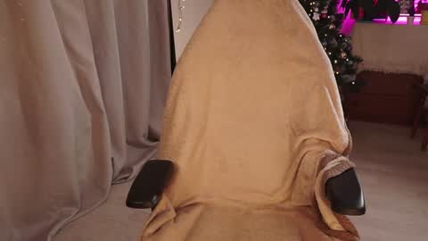 Elly online show from December 13, 7:32 pm