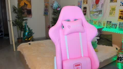 Snapshot of elly_milas chatting on January 7, 10:01 am Elly     Fansly  online show from January 7, 10:01 am