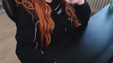 Elly online show from November 11, 3:25 pm