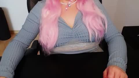 Elly online show from March 30, 2:39 pm