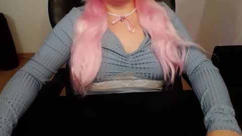 Elly online show from March 28, 8:10 pm