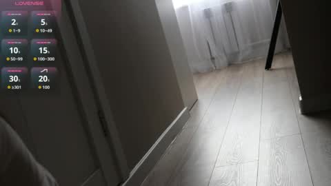 Elly online show from April 18, 9:44 am