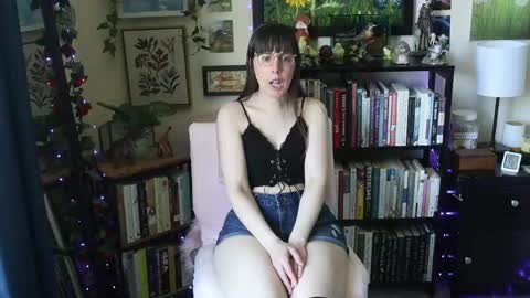 Elly Naomi online show from May 16, 5:00 pm