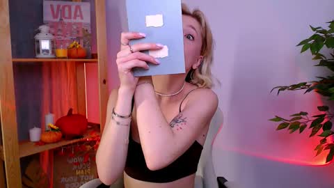 Elly online show from November 8, 3:20 am