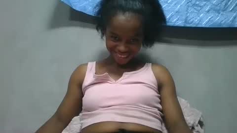 elodie228680 online show from May 12, 6:28 pm