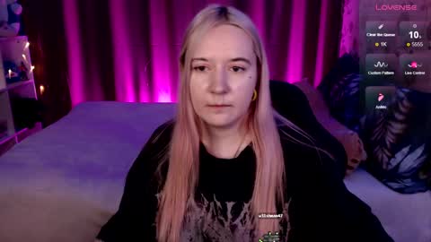 Snapshot of elovinora chatting on December 20, 1:47 am Ela give me a thumbs up if you like it  and this is important for the development of the account online show from December 20, 1:47 am