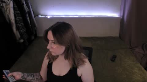 Snapshot of elovinora chatting on October 17, 8:24 pm Ela give me a thumbs up if you like it  and this is important for the development of the account online show from October 17, 8:24 pm