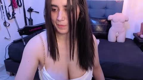 elowen_halley1 online show from October 16, 8:07 pm