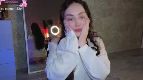 Mia 3 online show from June 16, 4:44 pm