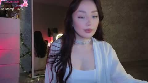 Mia 3 online show from June 27, 10:49 pm