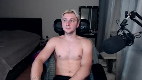 Snapshot of elvin_vaenight chatting on October 8, 10:38 pm Elvin Vaenight online show from October 8, 10:38 pm