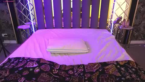 Call me Elis online show from December 5, 2:04 pm