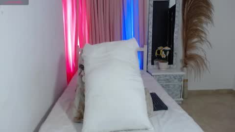 A N D R E A online show from February 19, 9:17 am