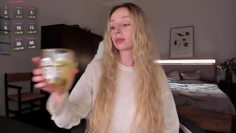 Emilie online show from September 27, 3:32 pm