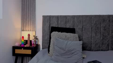 Snapshot of ema_stone65 chatting on October 23, 12:45 am Ema online show from October 23, 12:45 am