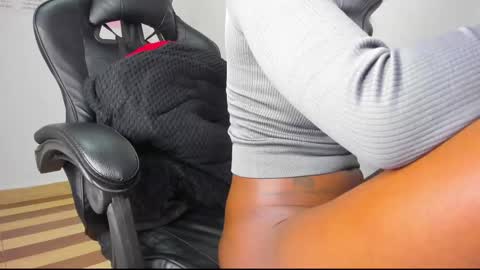 Snapshot of emattaylor chatting on January 29, 2:21 pm . online show from January 29, 2:21 pm