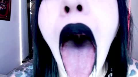 Emerald Black online show from December 15, 7:35 am