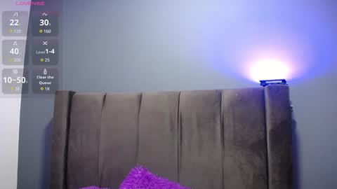 Snapshot of emi_candi chatting on October 27, 6:35 am emi online show from October 27, 6:35 am