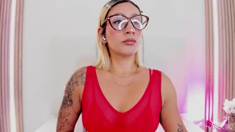 EMILY ROBERTS online show from March 21, 7:18 pm