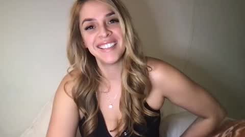 Snapshot of emilelovesyou chatting on September 27, 4:43 am emilelovesyou online show from September 27, 4:43 am