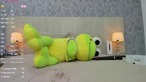 Emili Lenus online show from February 25, 5:30 pm