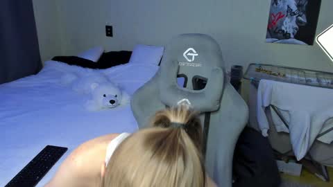 emili_sweet__ online show from December 21, 5:18 pm