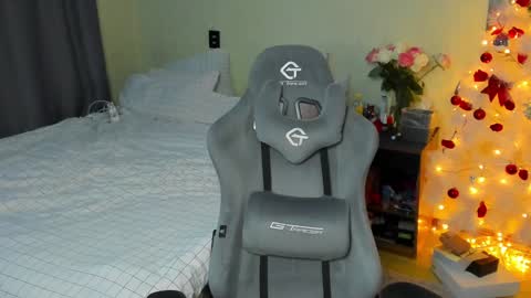 emili_sweet__ online show from December 31, 1:52 pm