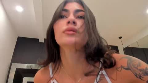 Snapshot of emiliee_xx chatting on October 2, 9:57 pm Emillie online show from October 2, 9:57 pm