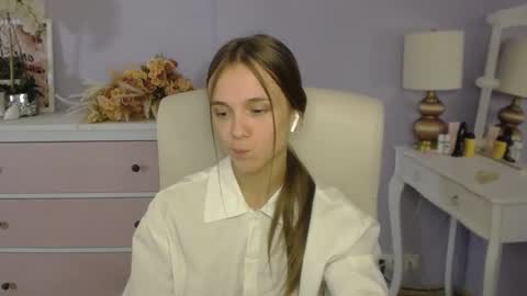 Emilly online show from December 5, 8:35 am