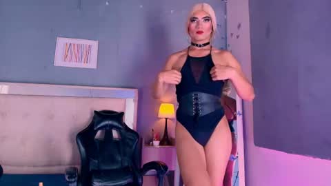 emily_castillo1_ online show from July 18, 7:43 am