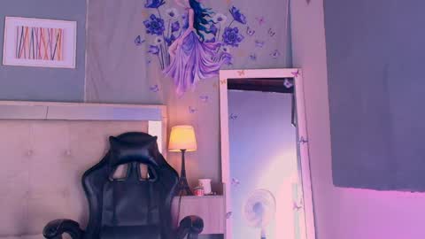 emily_castillo1_ online show from May 28, 6:44 am