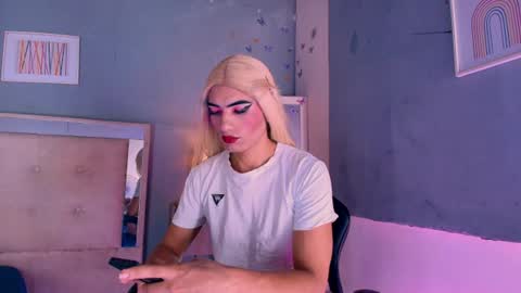emily_castillo1_ online show from July 1, 4:54 am