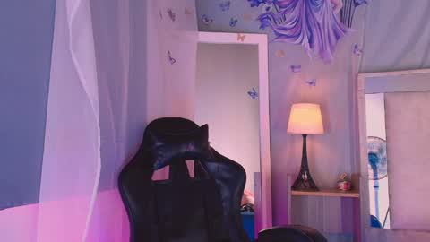 emily_castillo1_ online show from March 28, 8:27 am