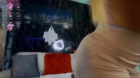 Snapshot of emily_foxx01 chatting on October 21, 10:35 pm Emily foxx01 online show from October 21, 10:35 pm