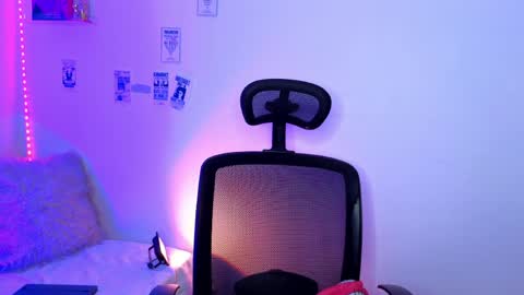 Emily Lindey online show from April 8, 4:37 am