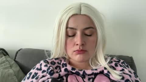 emily_morning_dew online show from November 19, 8:02 am