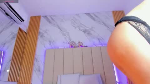 emily_nova_ online show from March 4, 12:02 pm