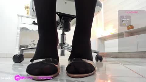 emili online show from November 21, 10:02 am