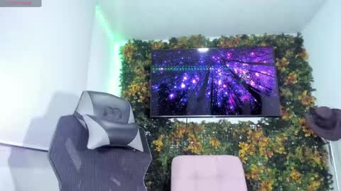 emily_palmeer online show from April 14, 7:55 am