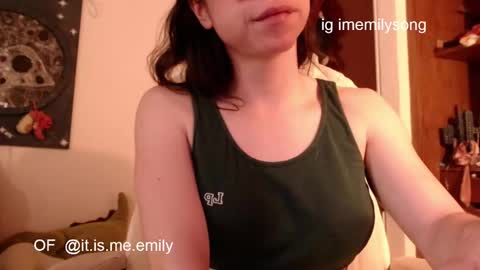 emily_pearl_ online show from March 3, 10:28 pm