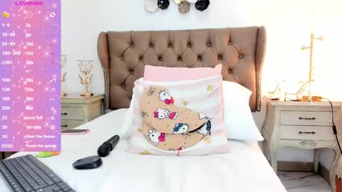 emily_rivas_ online show from March 28, 8:27 am