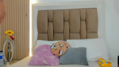 emily_rivas_ online show from April 6, 3:15 am