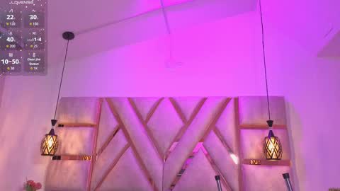 Snapshot of emily_roousee chatting on October 2, 5:17 am Emily online show from October 2, 5:17 am