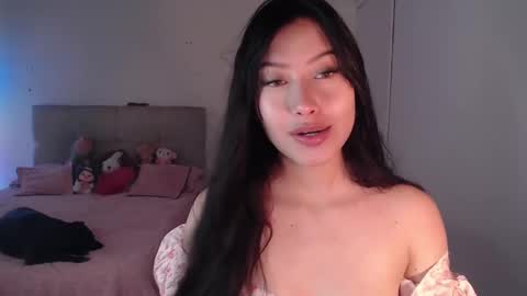 Snapshot of emily_swan_04 chatting on January 8, 5:26 pm Emily  Swan online show from January 8, 5:26 pm