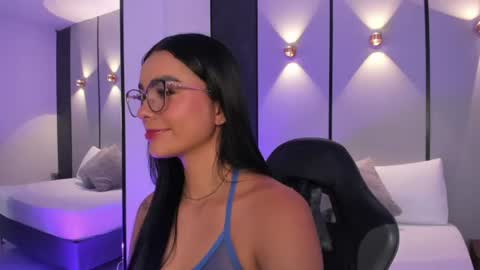 emily_tolson online show from June 22, 9:44 pm