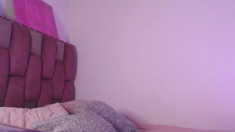 emily_w2 online show from June 7, 5:23 am