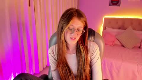 emily_warren__ online show from March 30, 8:20 pm