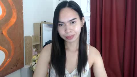 emily_xo143 online show from May 10, 11:49 am