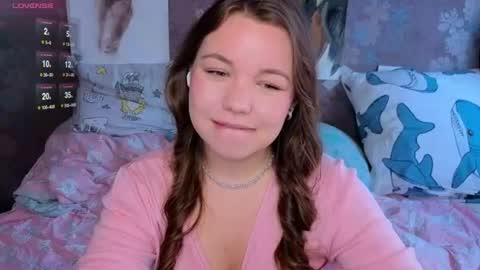 artist Emily online show from July 14, 3:22 am